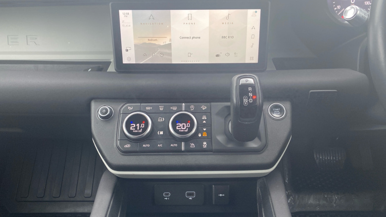 Land Rover Defender 2.0 P300 SE 110 5dr Auto Petrol Estate